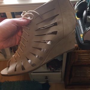 Light beige gladiator low heel